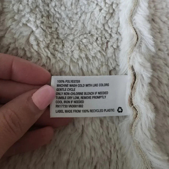 🌻 Knox Rose Sherpa/Faux Suede Vest - Picture 5 of 8